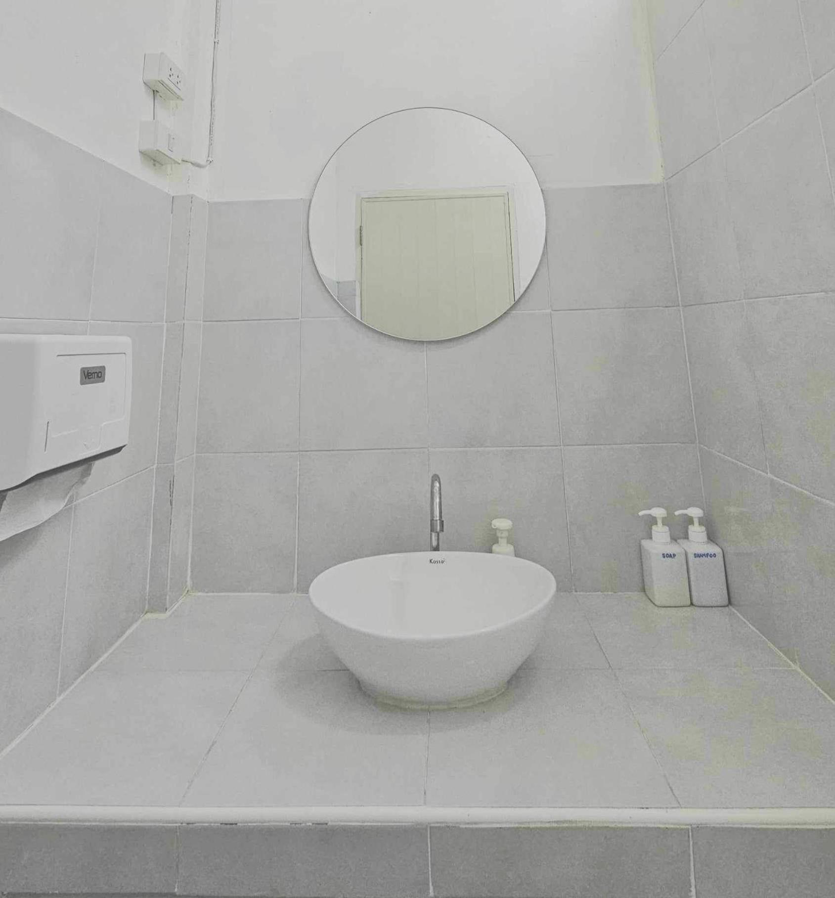 W District Guesthouse بانكوك المظهر الخارجي الصورة